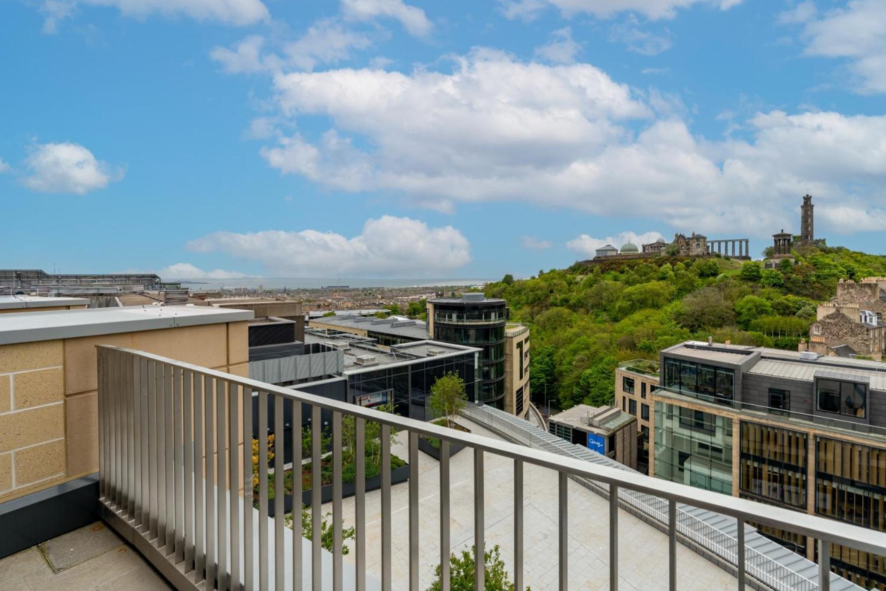 Roomzzz Edinburgh Edimburgo Exterior foto